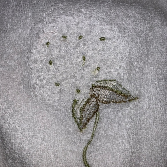 vintage 80s royal velvet bath Hand Towel  stitchsations hydrangea embroidery - Picture 8 of 14